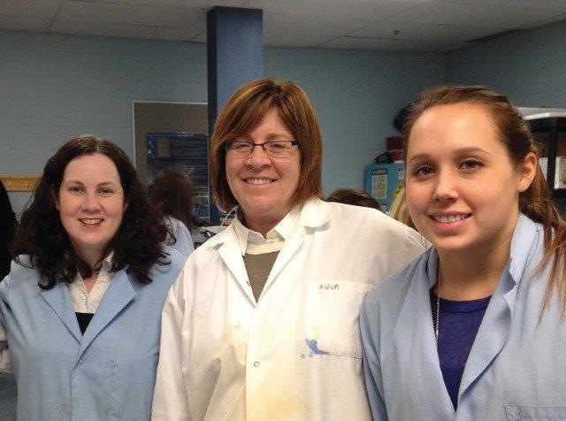 De gauche à droite : Sarah Stewart-Clark (Université Dalhousie), Denise Méthé (MPO) et Stephanie Hall (Université Dalhousie)